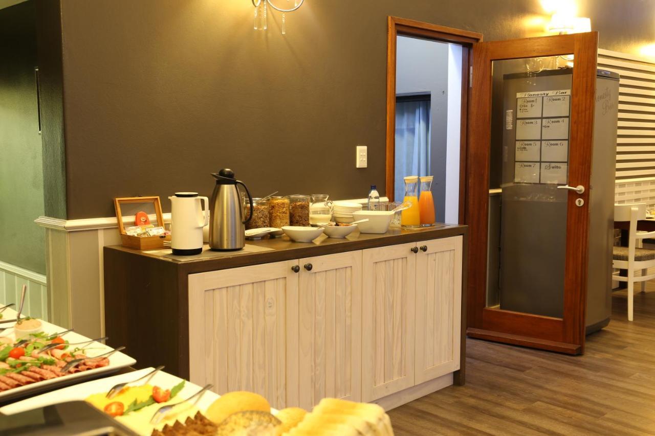 Namib Guesthouse Свакопмунд Экстерьер фото
